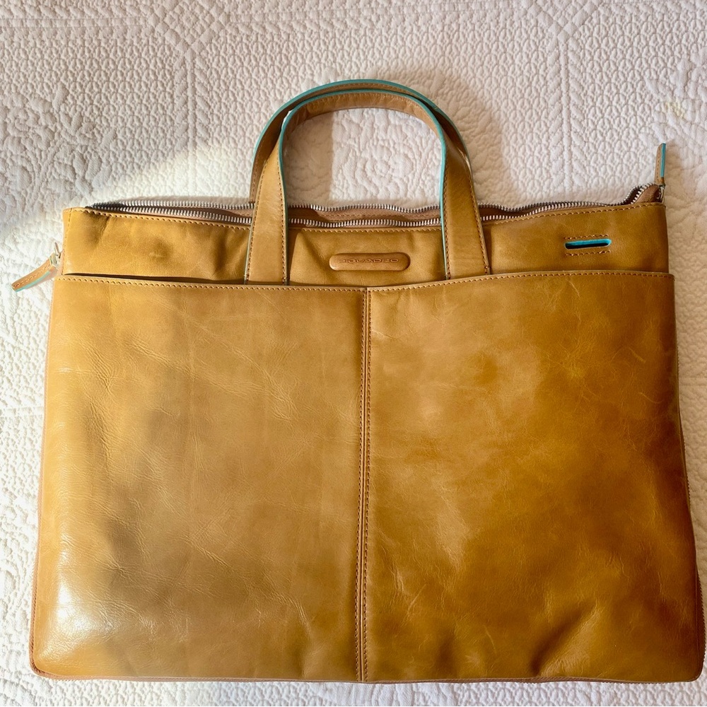 NWOT Piquadro dark tan expandable briefcase